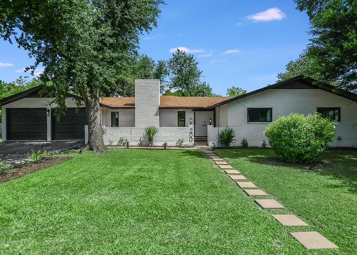 Charming Ranch Near Dell With Cocktail Pool