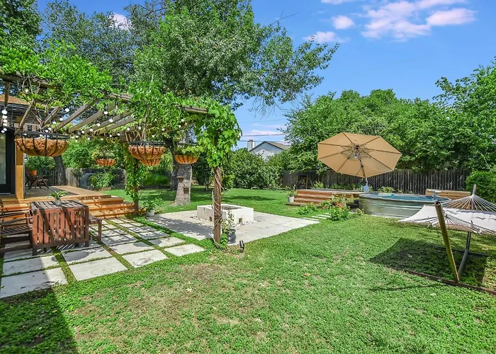 Holiday home Charming Ranch Near Dell With Cocktail Pool
